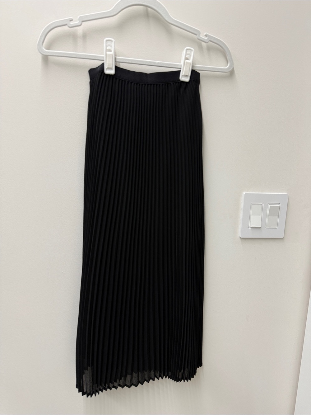 Babaton Black Pleated Midi Skirt